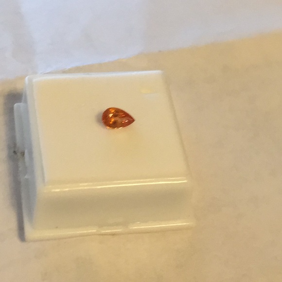 Genuine pear shaped Spessartite Garnet - Picture 6 of 8